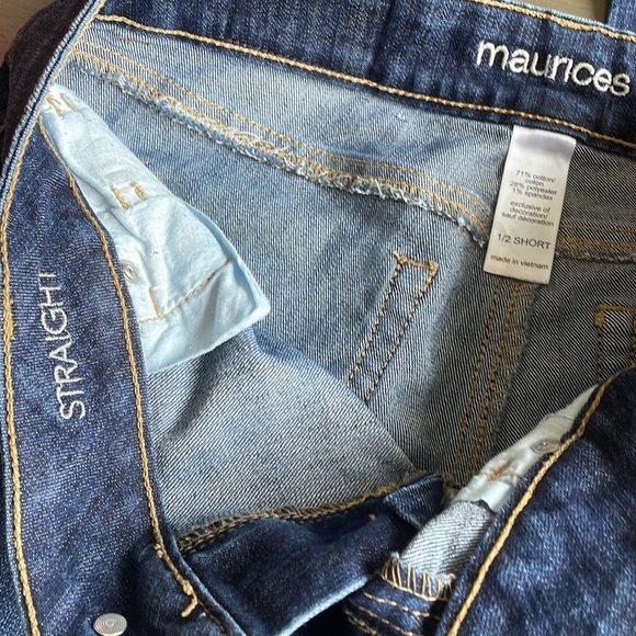 Maurices Low Rise Straight Leg Jeans Size 1/2 Short - Picture 5 of 9